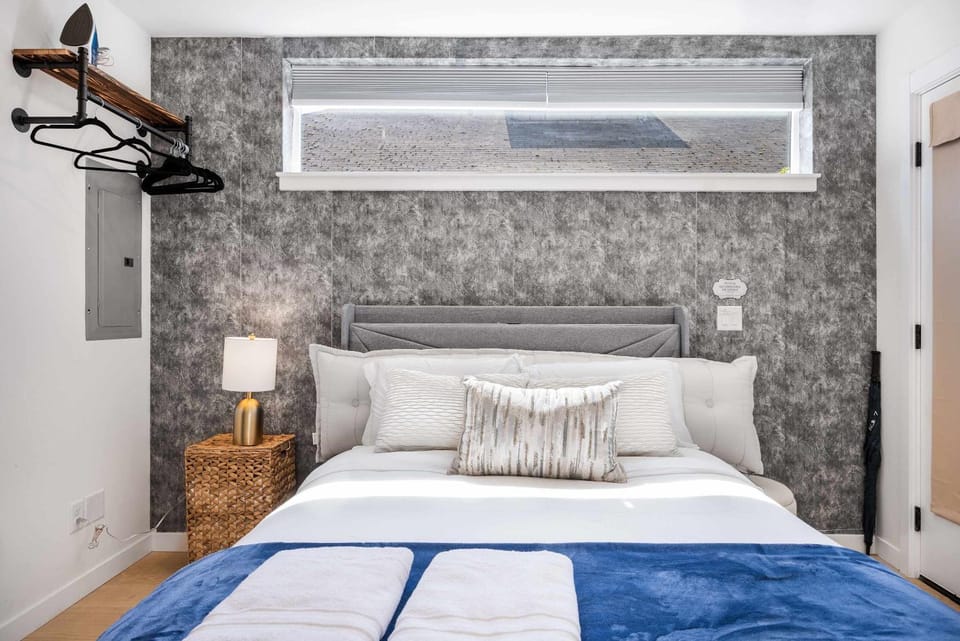 Brand New Eastlake Studio - SLU UW Shops & Eats House in Lake Union