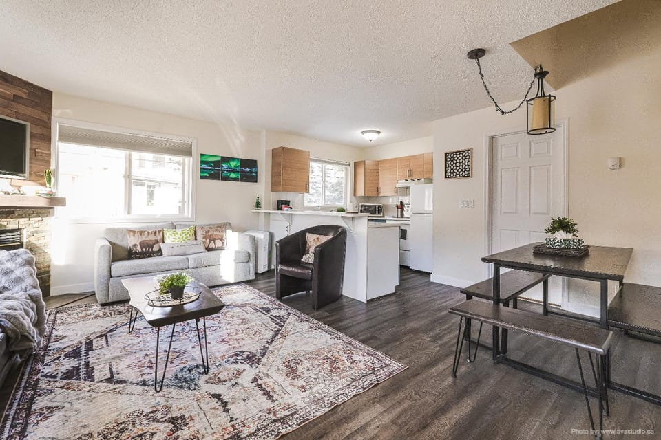Entire Lovely Townhouse Mountain View! Apartment in Canmore