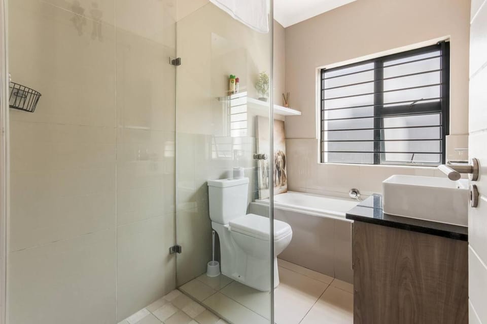 Shower, Toilet, Bathroom, Bathroom, Bath
