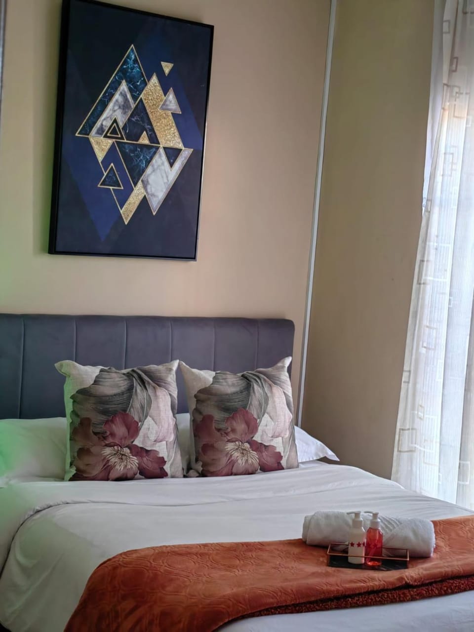 Bed, Photo of the whole room, Bedroom