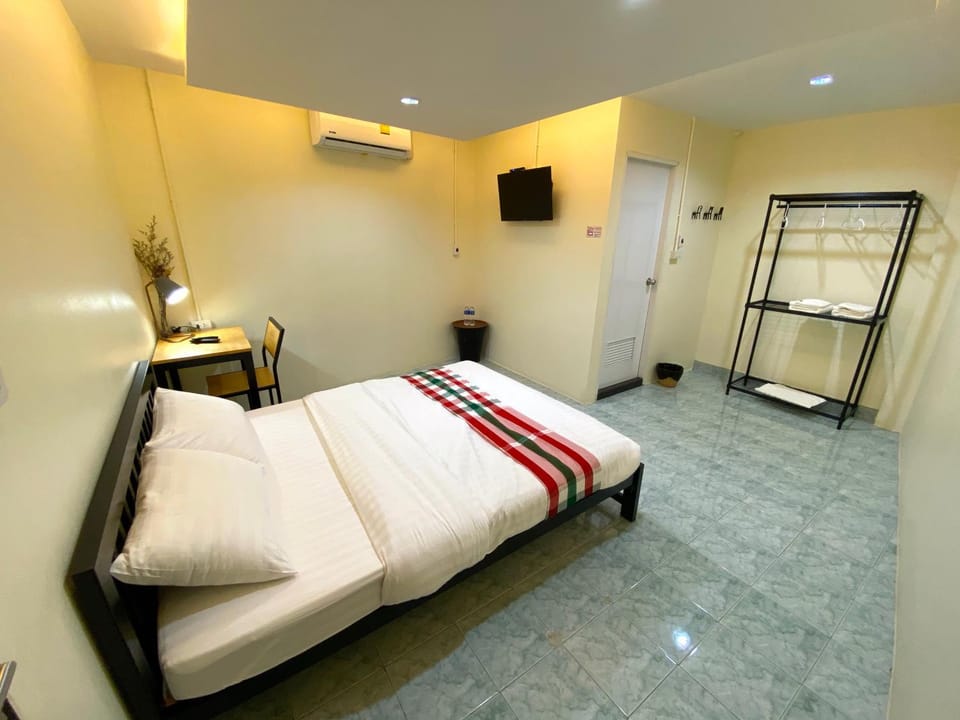 Bed, TV and multimedia, Photo of the whole room, Bedroom, air conditioner