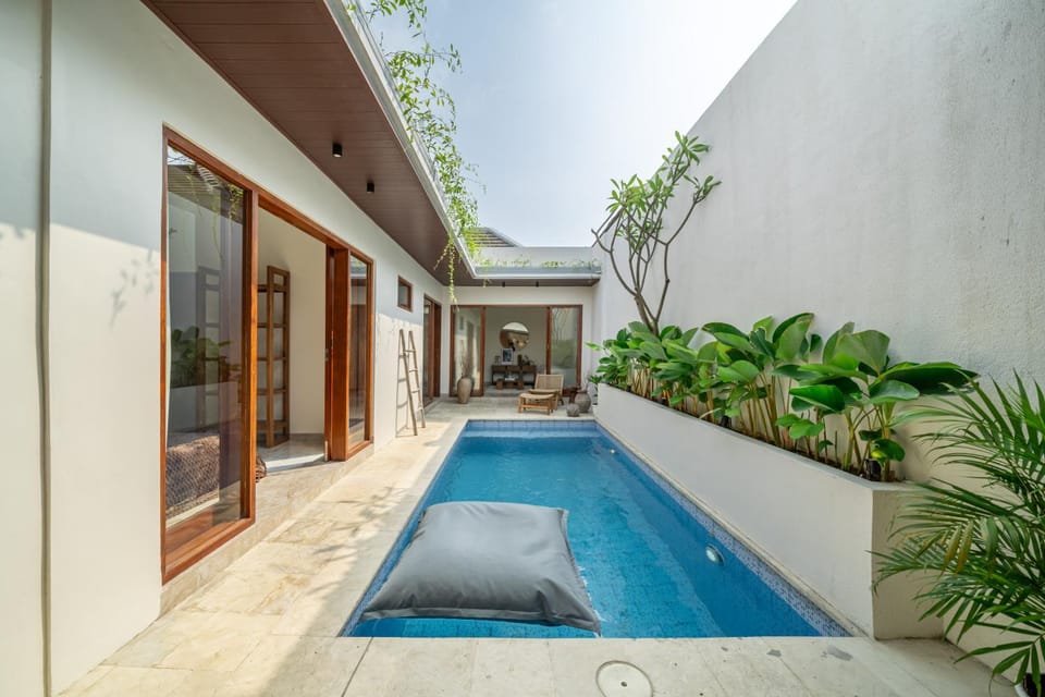 Property building, Swimming pool