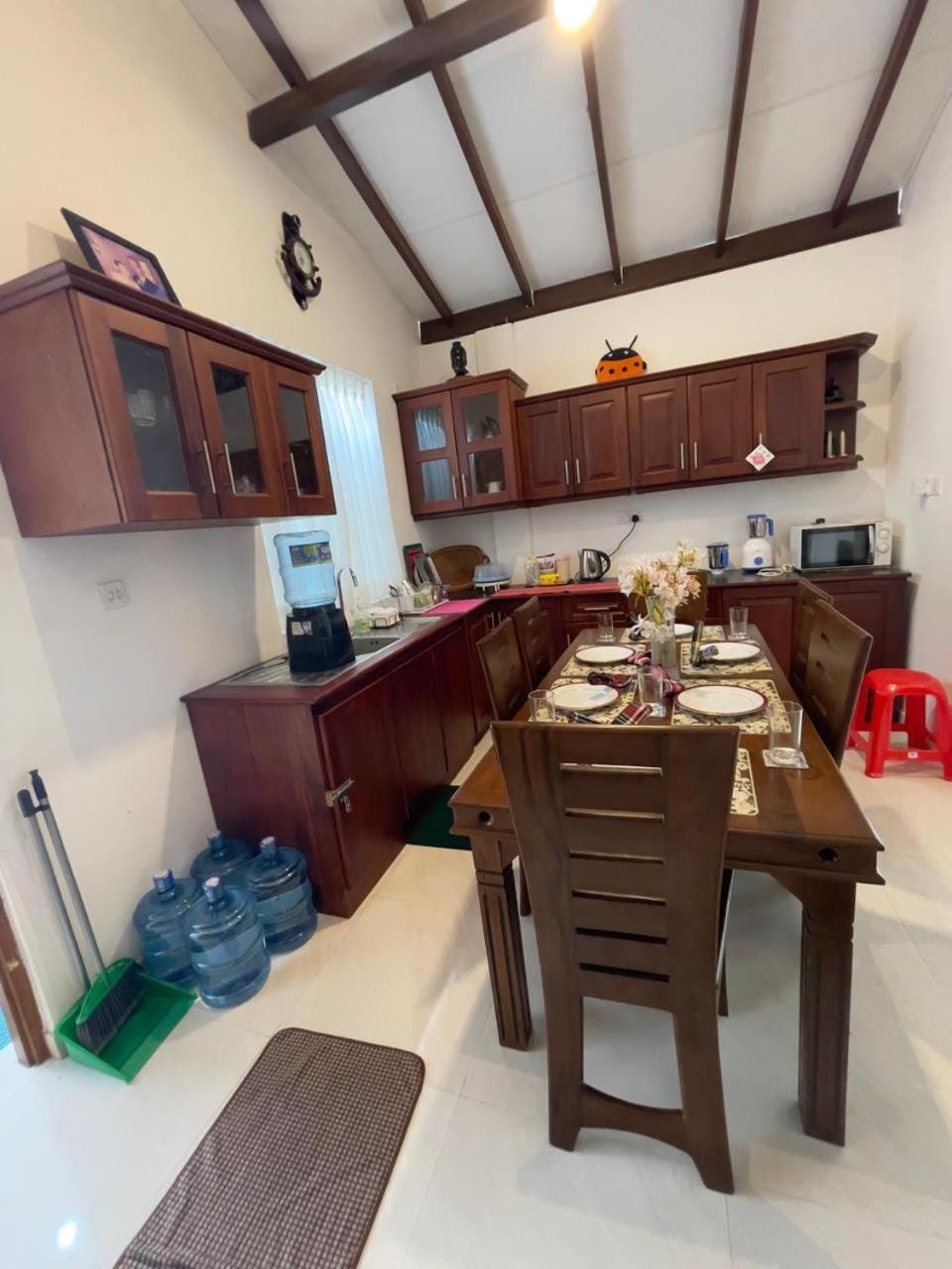 Kitchen or kitchenette, Dining area, oven