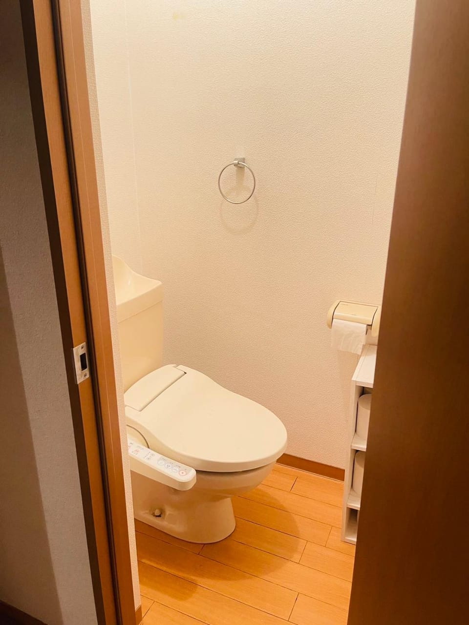 ウイング敷津4階と5階 Apartment in Osaka