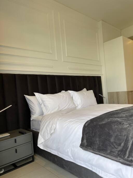 El Mayor Deluxe Suite MENLYN MAINE Apartment in Pretoria