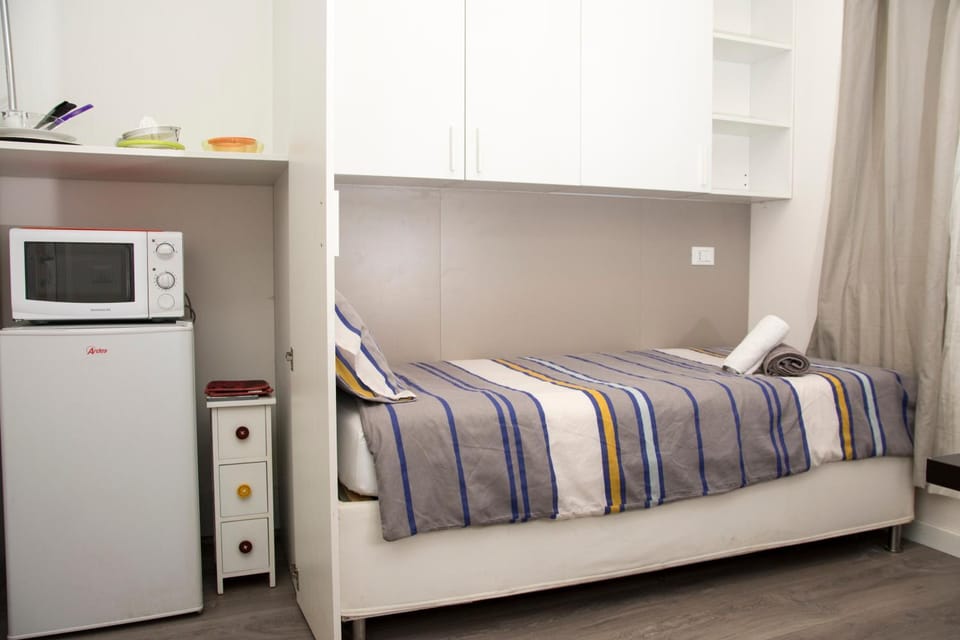 Bed, Kitchen or kitchenette