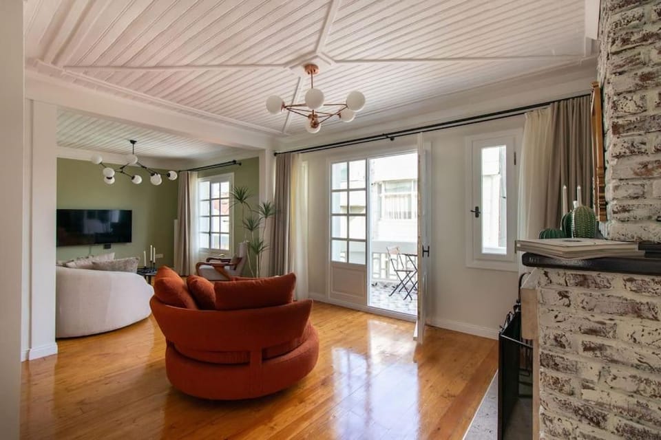 Historic 2BR Gem in Downtown Sisli AC in All Rooms Apartment in Istanbul