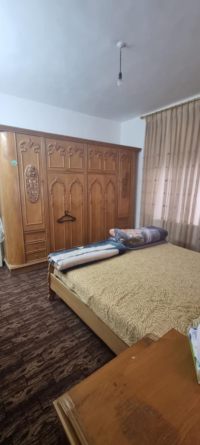 Photo of the whole room, Bedroom, wardrobe