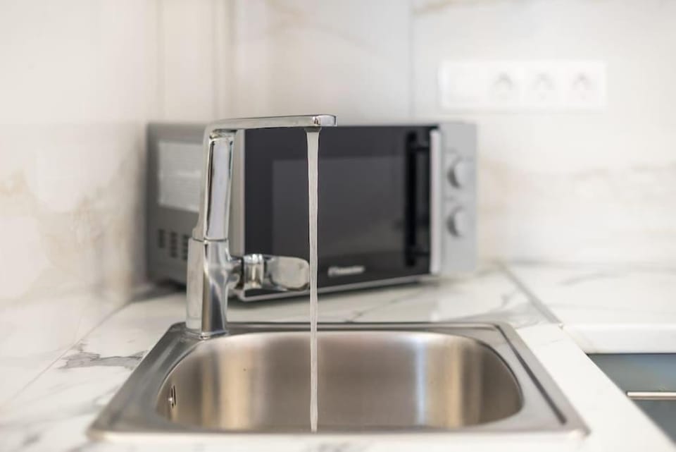 Spacious Athens Apt Large Balcony 200m to Metro Apartment in Athens