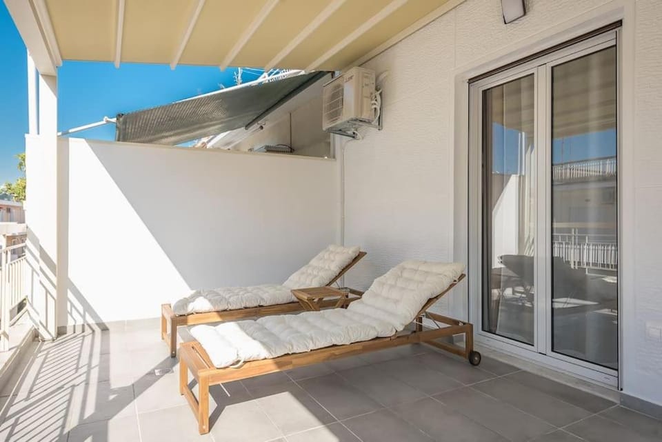 Balcony/Terrace, sunbed
