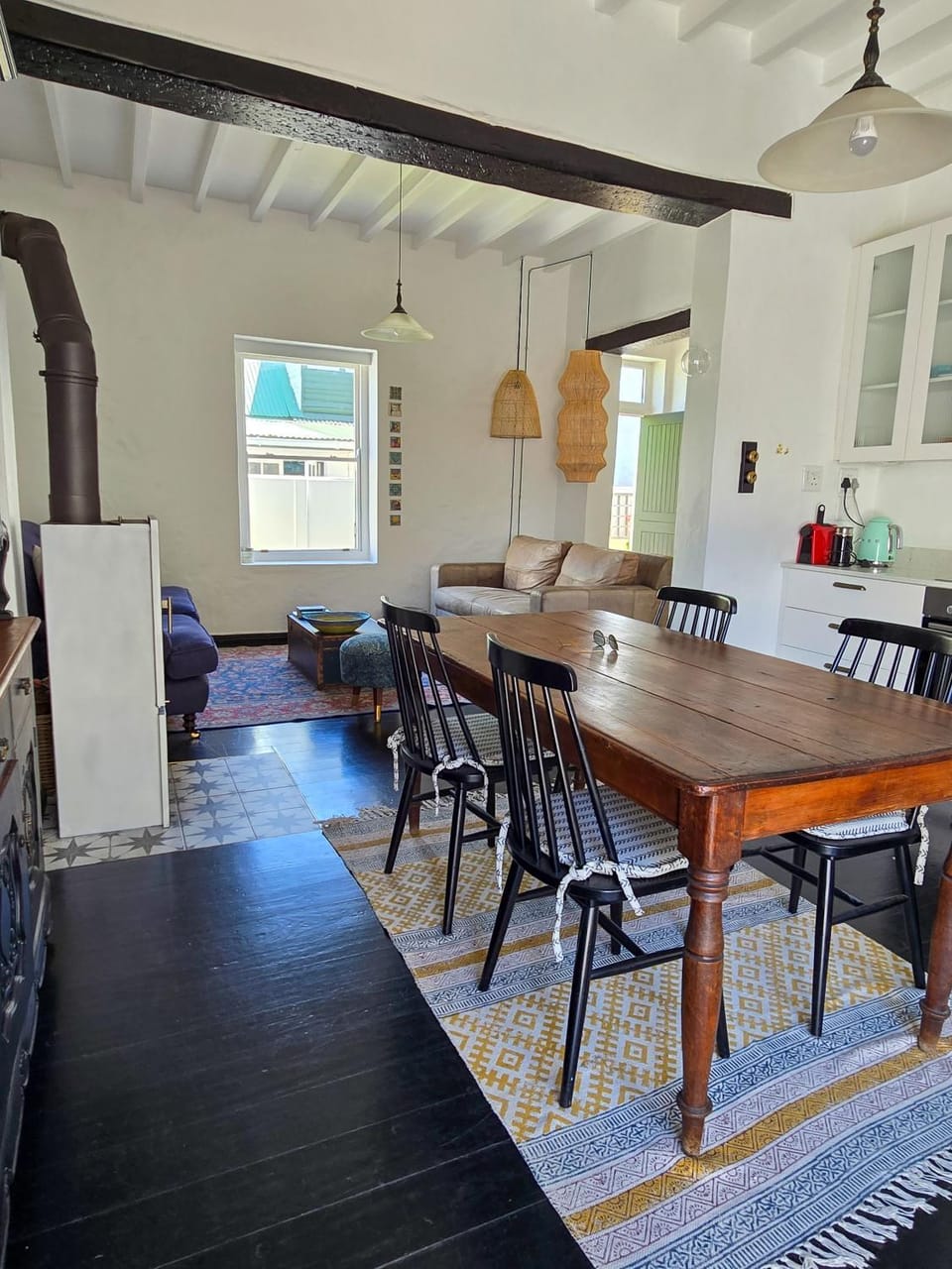 Kitchen or kitchenette, Living room, Dining area