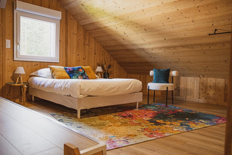 Bed, bunk bed, heating, storage, towels