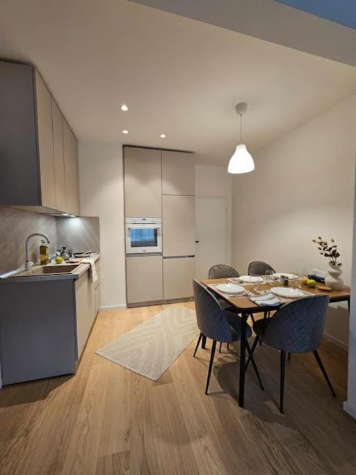 Kitchen or kitchenette, Dining area, stove