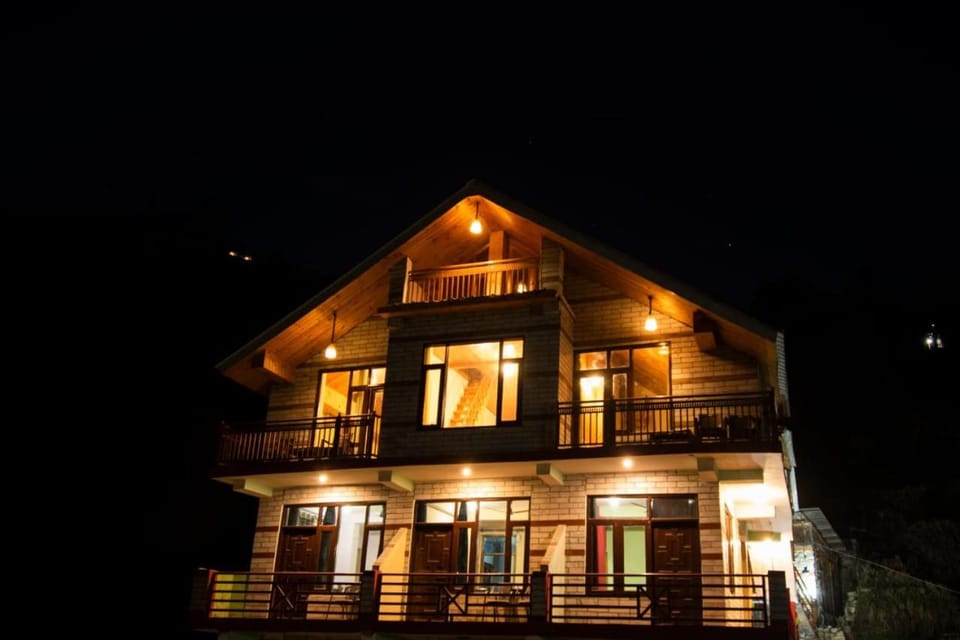 Property building, Night, Balcony/Terrace
