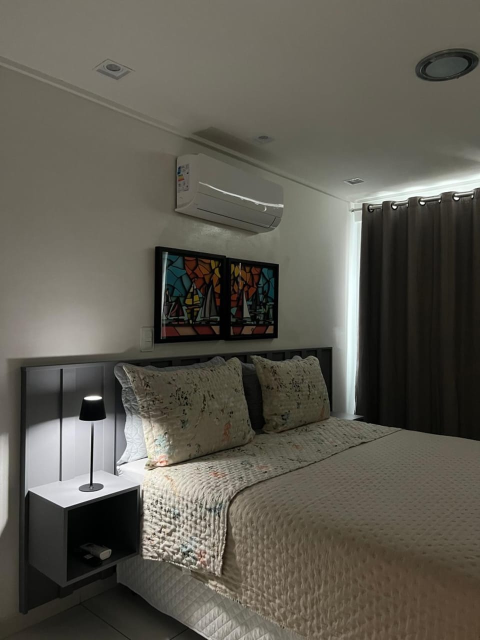 Bed, Photo of the whole room, air conditioner