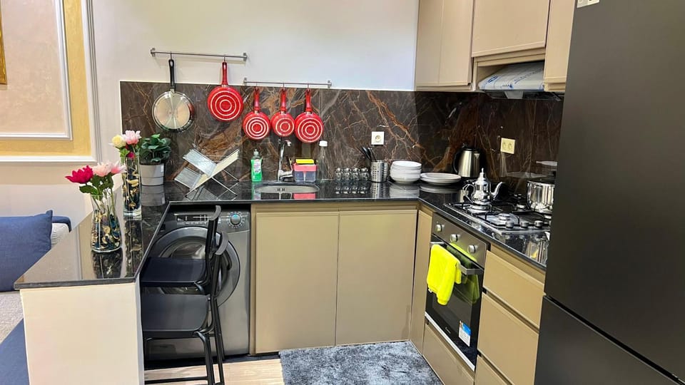Coffee/tea facilities, Kitchen or kitchenette, Dining area, dishwasher, minibar, oven, stove, toaster
