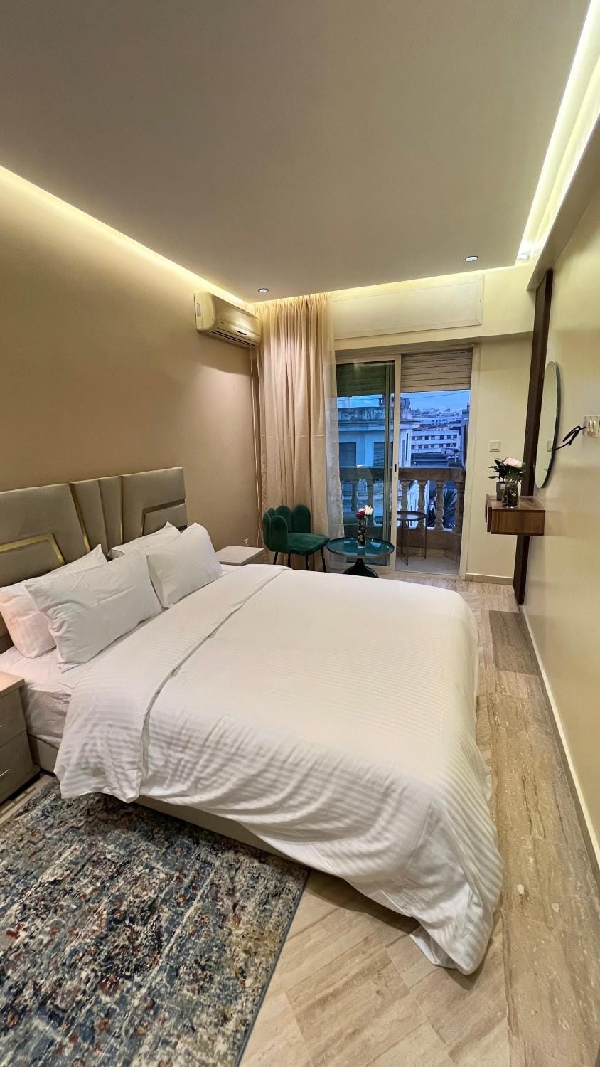 Bed, Living room, Photo of the whole room, Seating area, Bedroom