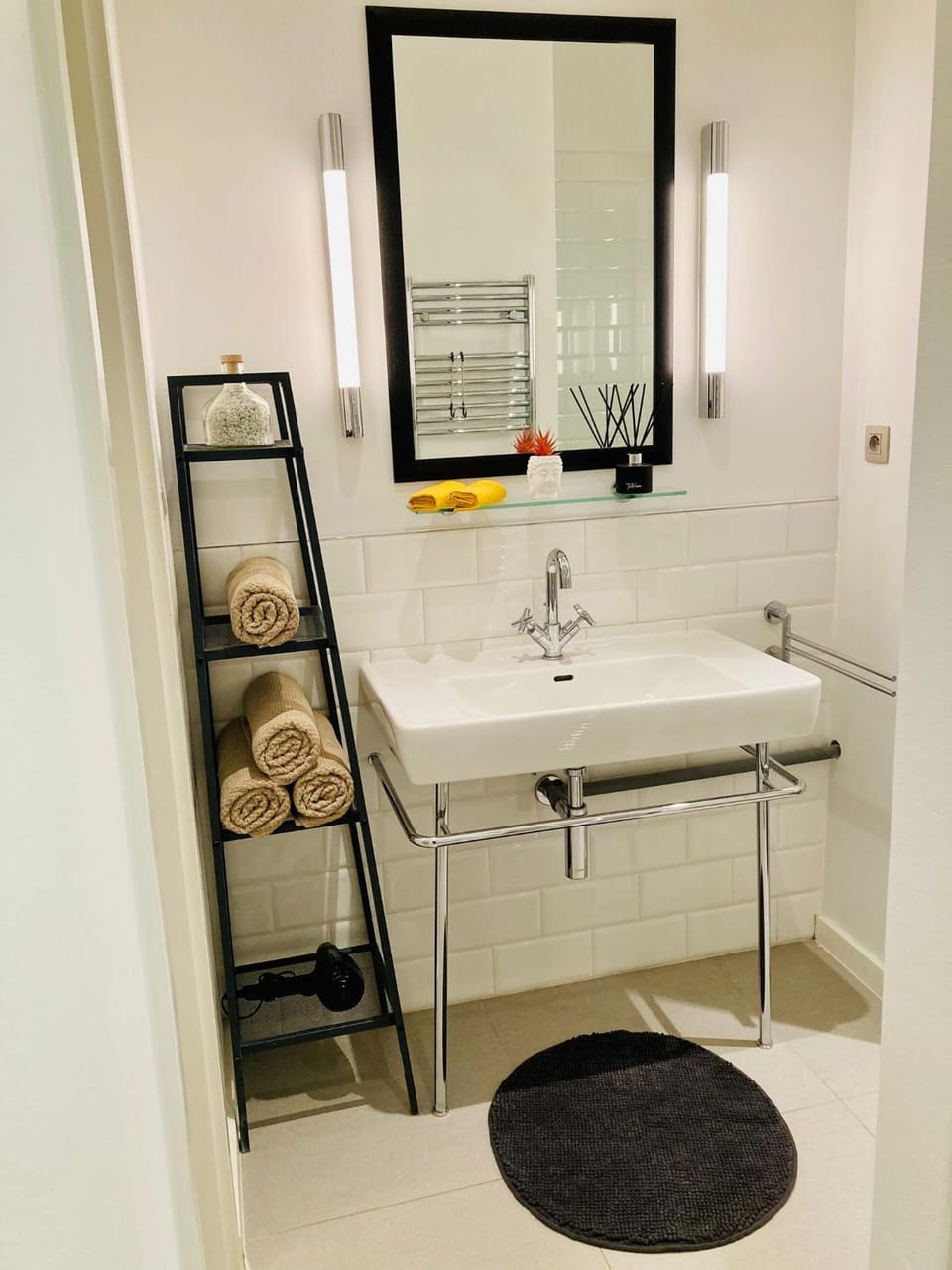 Bathroom, towels