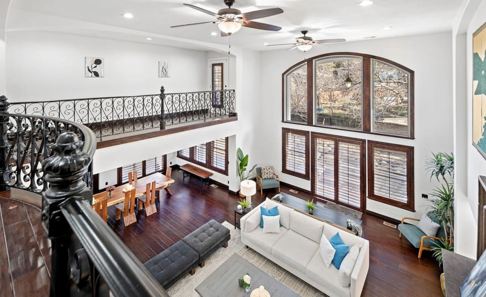 Living room, Photo of the whole room