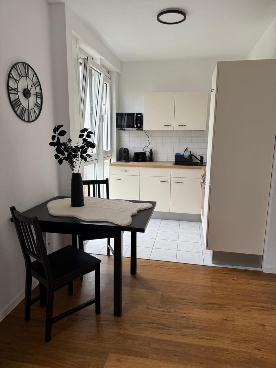 Kitchen or kitchenette, Dining area, oven, stove