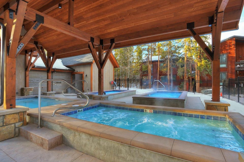 Hot Tub, Swimming pool