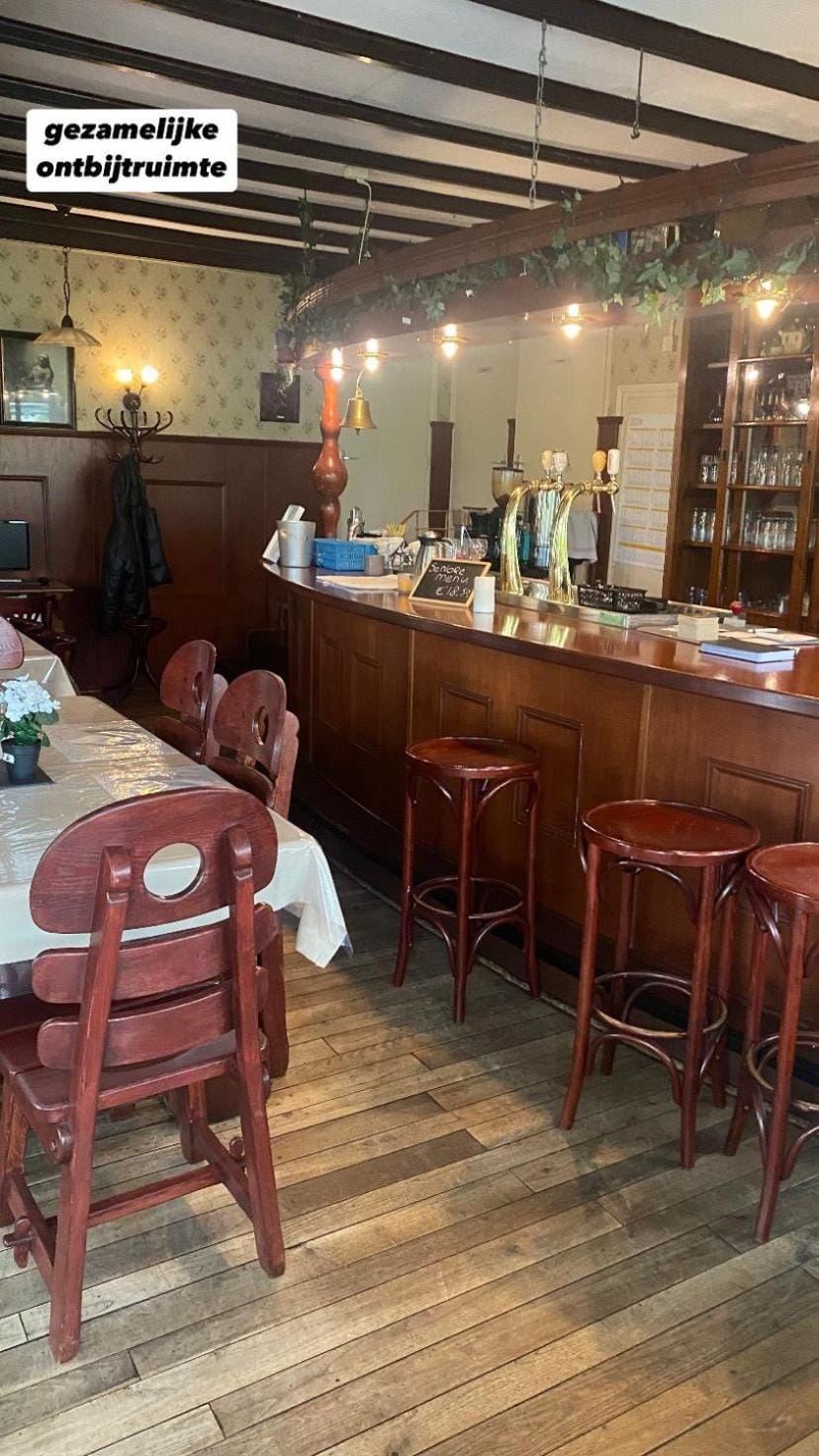 Restaurant/places to eat, Food and drinks