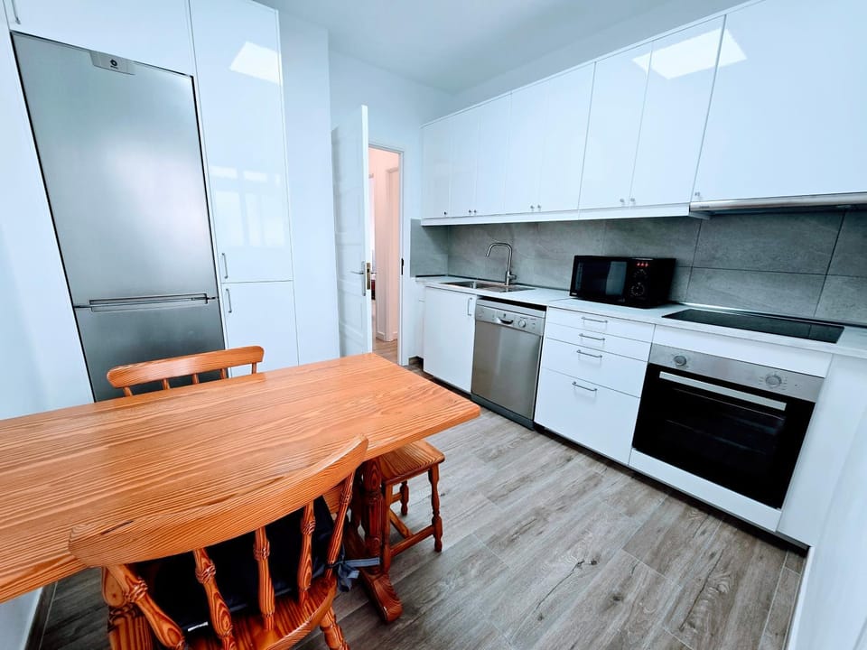 Kitchen or kitchenette, Dining area, dishwasher, oven, stove