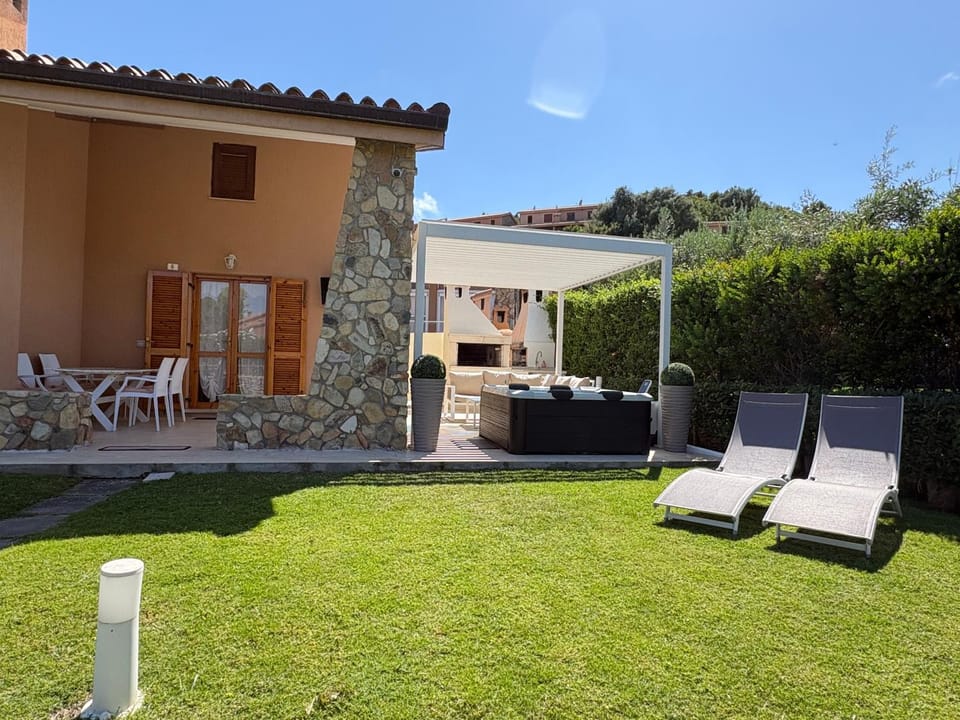 Property building, Patio, Swimming pool