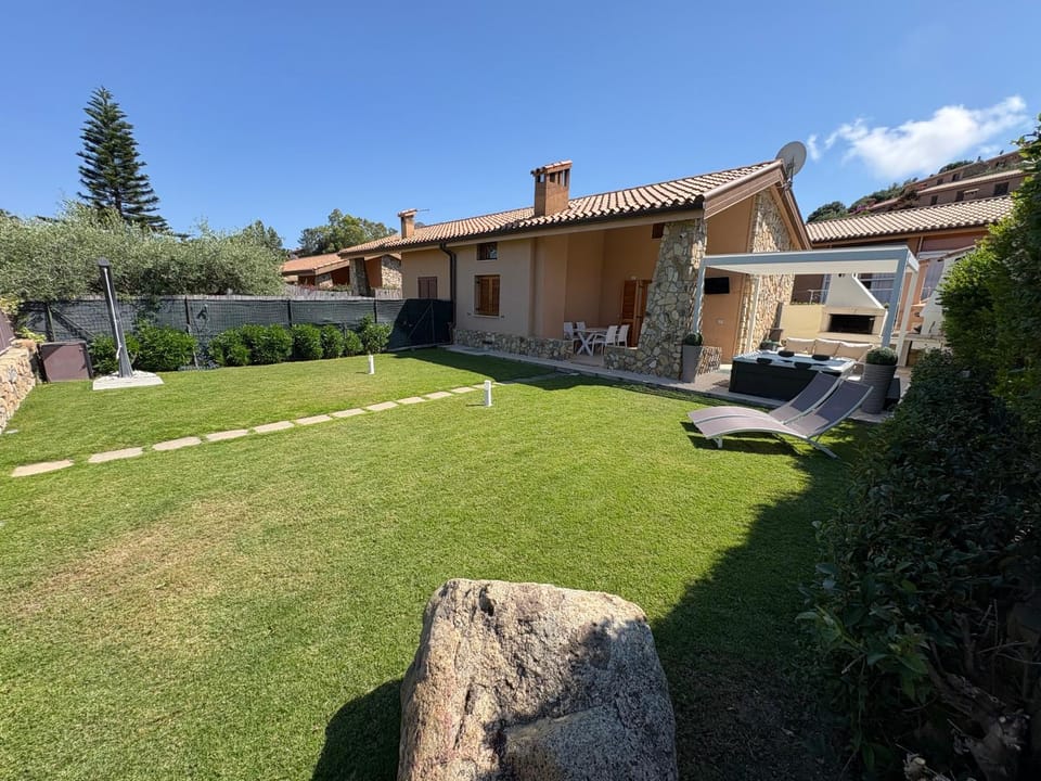 Property building, Natural landscape, Garden view