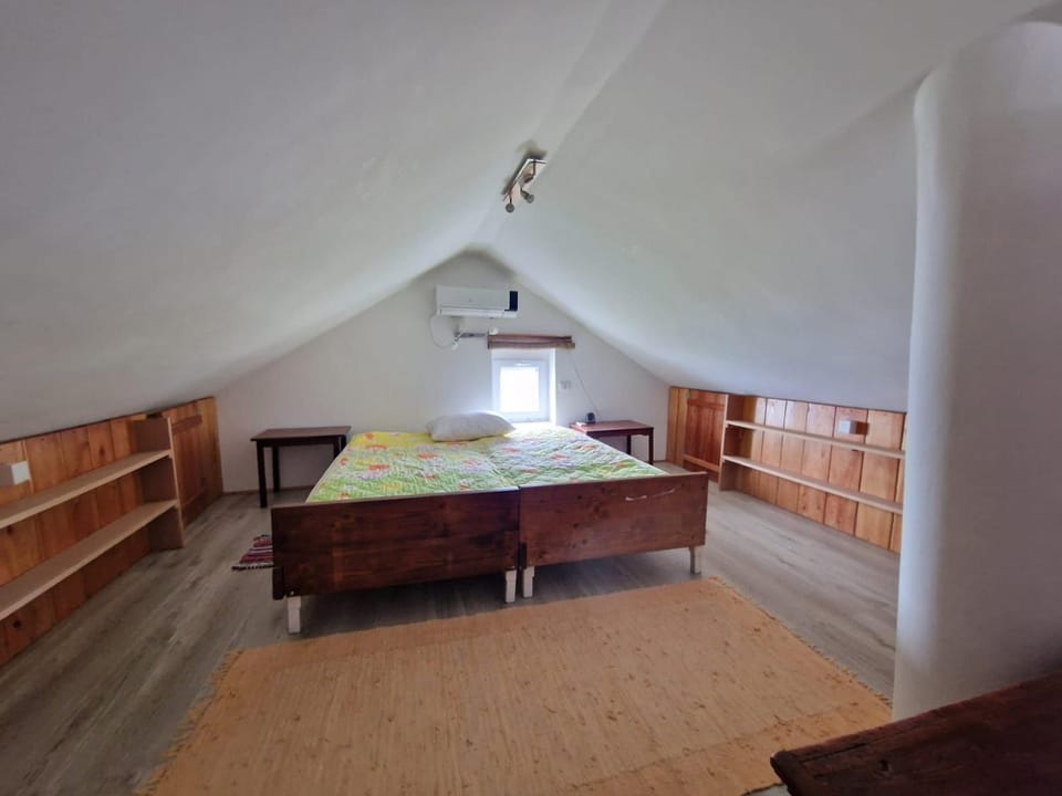 Bed, Photo of the whole room