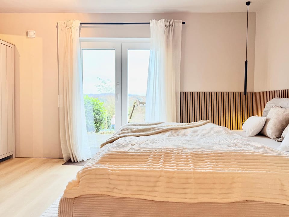 Bed, View (from property/room), Garden view, Garden view, River view