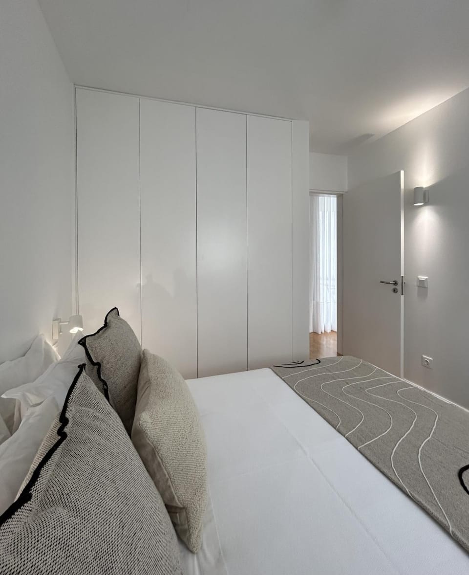 Bed, Photo of the whole room, Bedroom, wardrobe