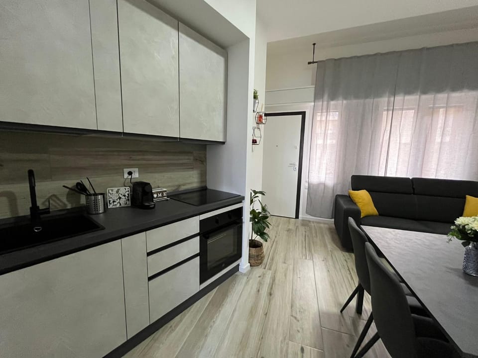Coffee/tea facilities, Kitchen or kitchenette, Living room, oven