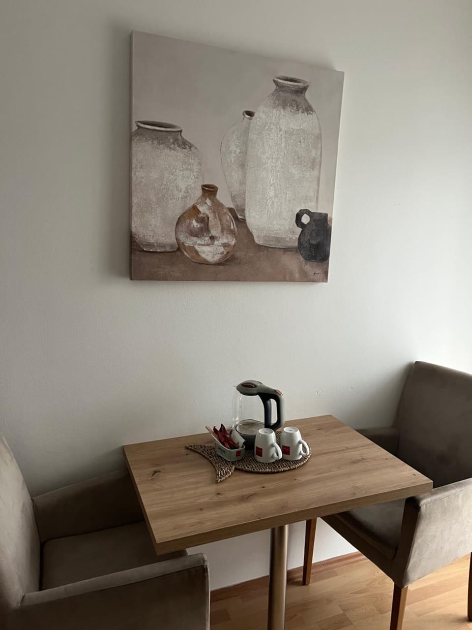 Coffee/tea facilities, Seating area