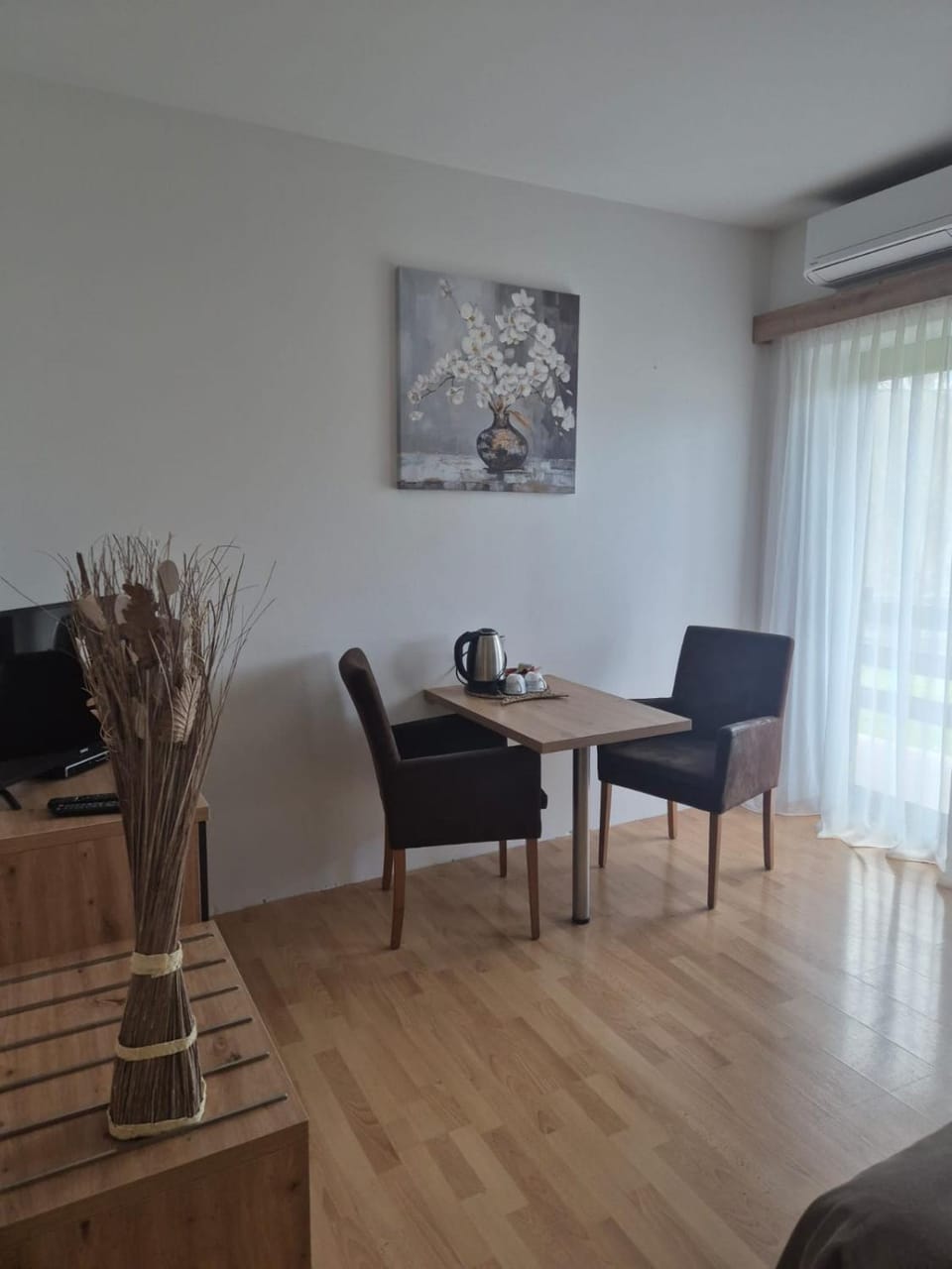 Coffee/tea facilities, Seating area