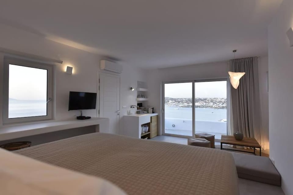 Villa Aethereal with Private Pool and Town Views Villa in Mykonos, Mikonos 846 00, Greece