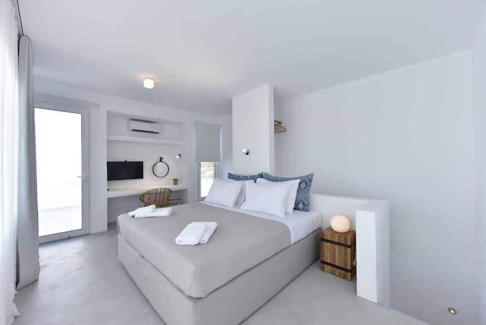 Villa Aethereal with Private Pool and Town Views Villa in Mykonos, Mikonos 846 00, Greece