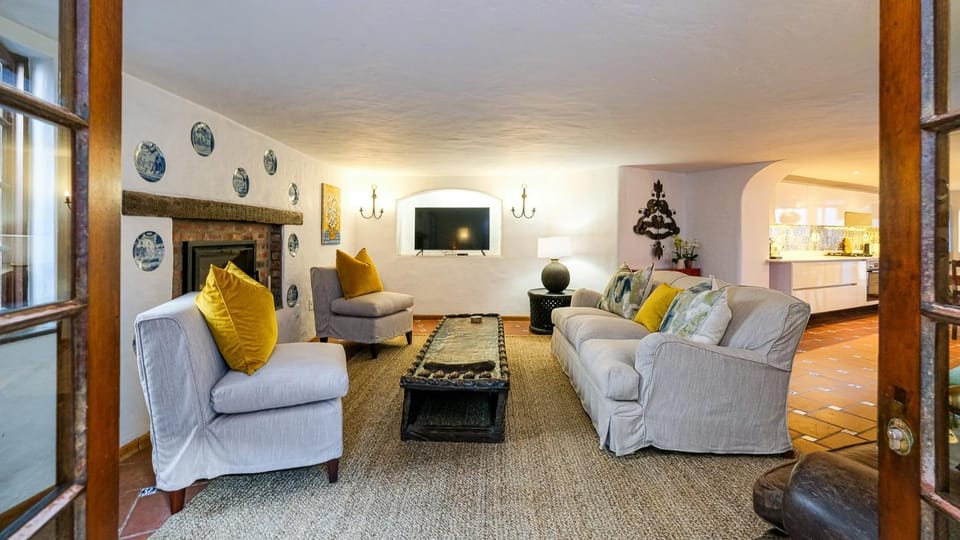 TV and multimedia, Living room, Seating area