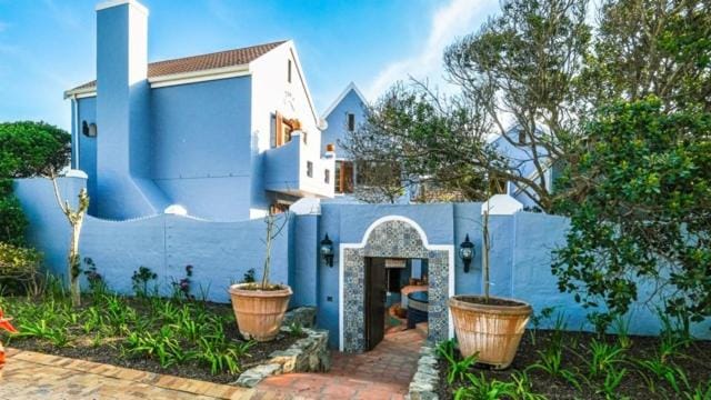 Property building, Facade/entrance, Garden