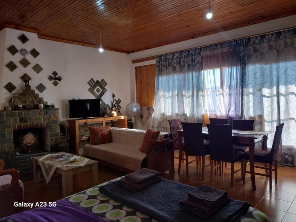 TV and multimedia, Living room, Dining area