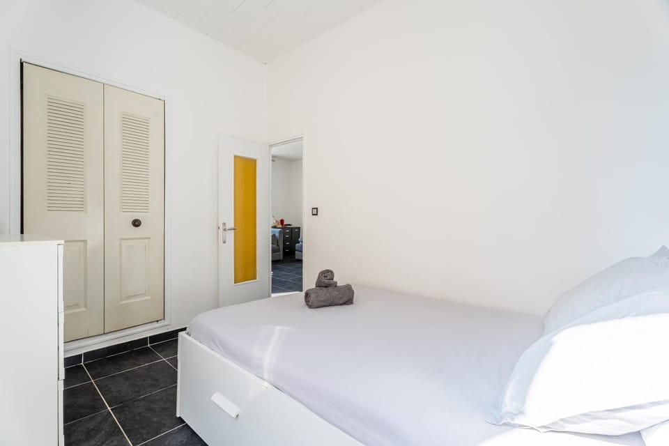 Bed, Photo of the whole room, Bedroom, wardrobe