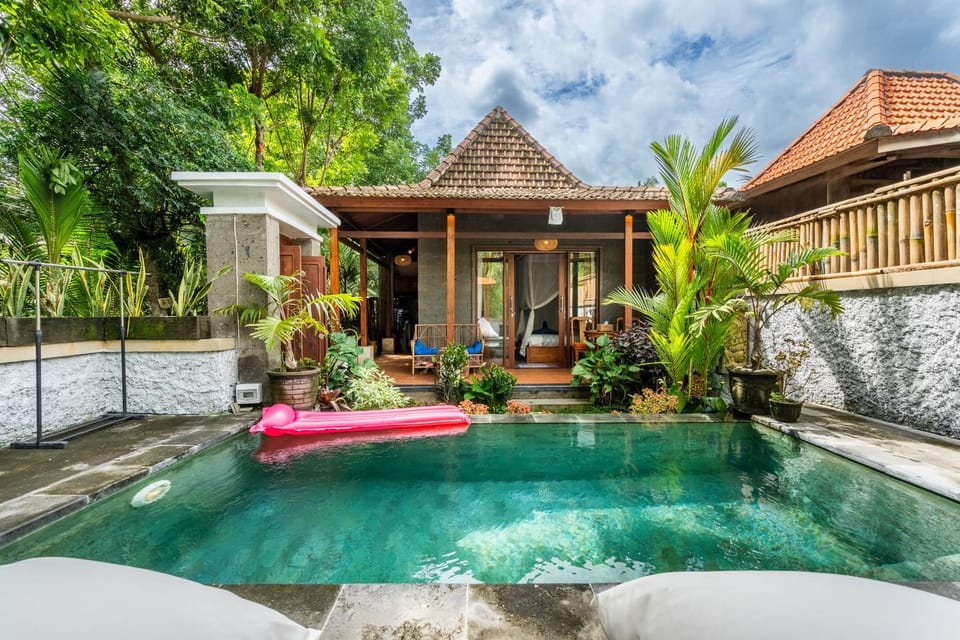 Property building, Day, Swimming pool