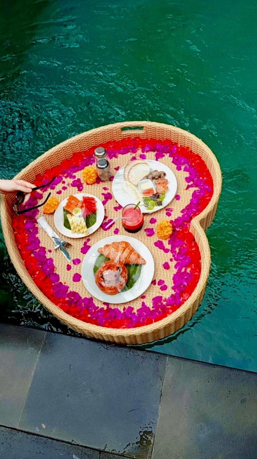 Swimming pool, Swimming pool, Breakfast
