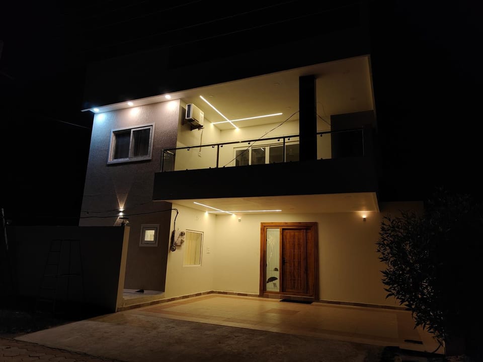 Property building, Night, Balcony/Terrace