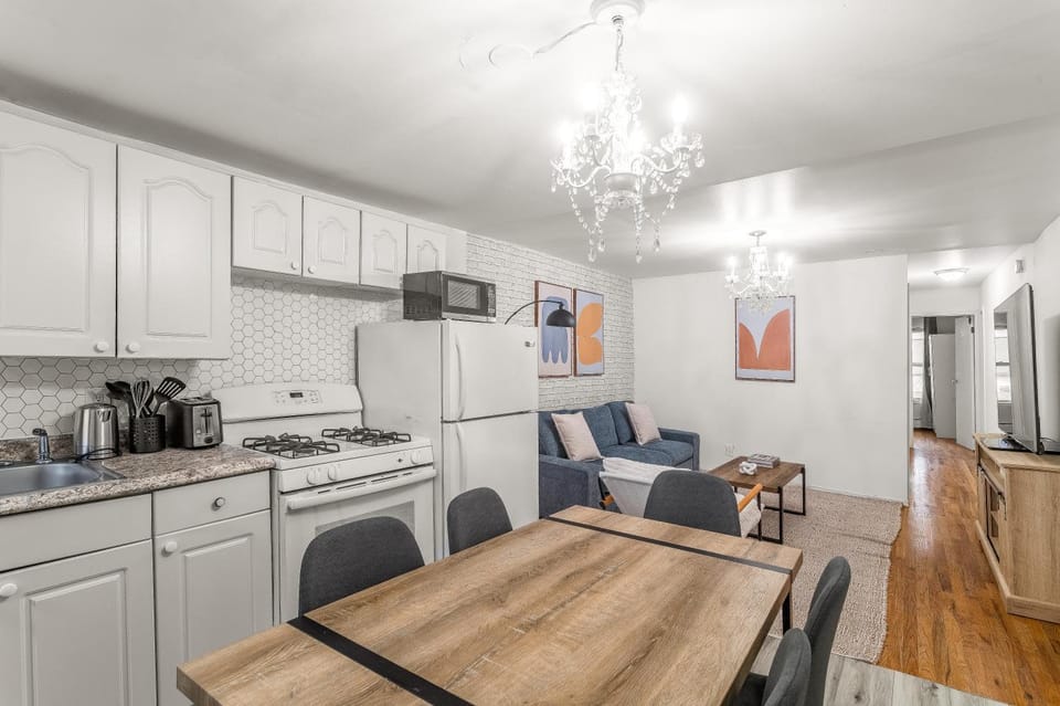 Your Manhattan Escape! Beautiful 3BD 1BTH Apt in Kips Bay near Top attractions Apartment in Harlem