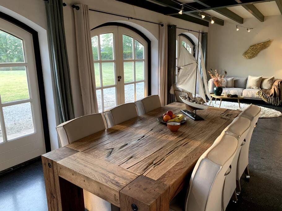 Mastbos Estate Carriage House Apartment in Breda