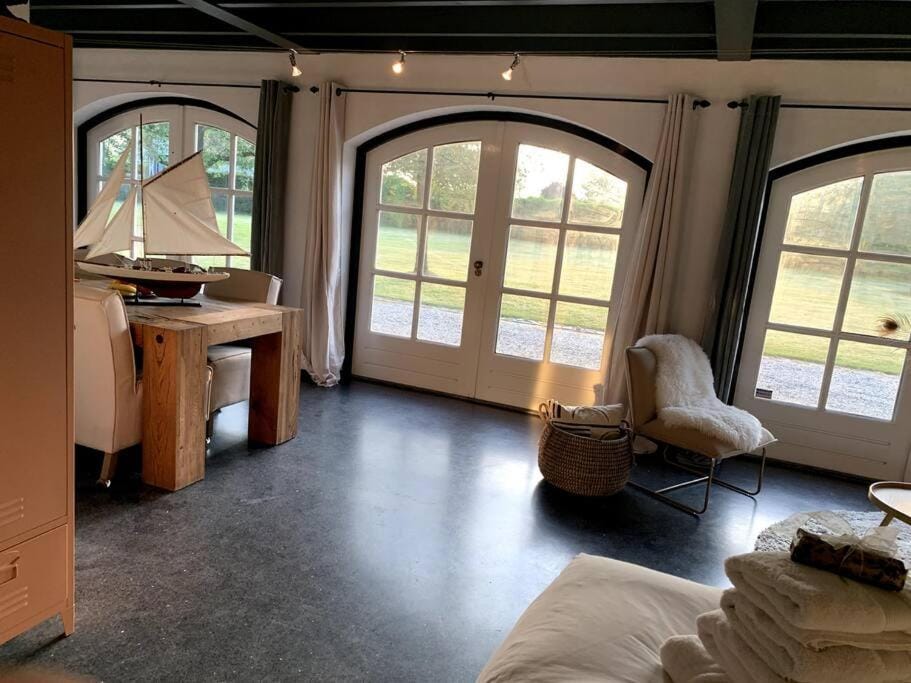 Mastbos Estate Carriage House Apartment in Breda