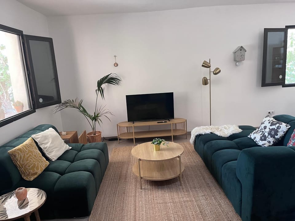 Communal lounge/ TV room