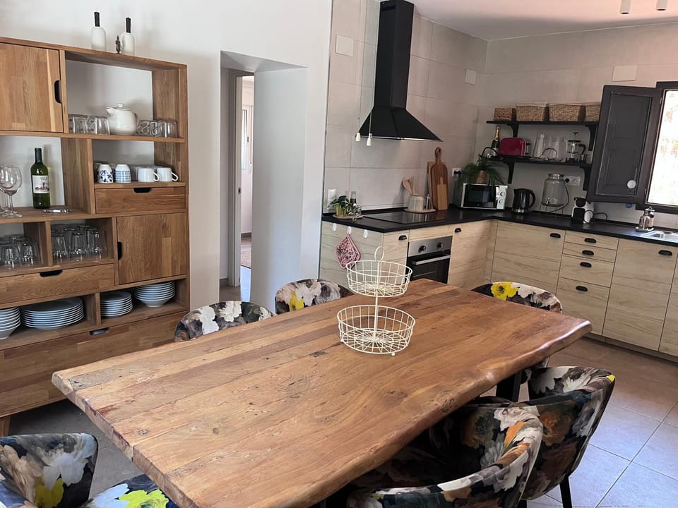 Kitchen or kitchenette, Dining area, Food
