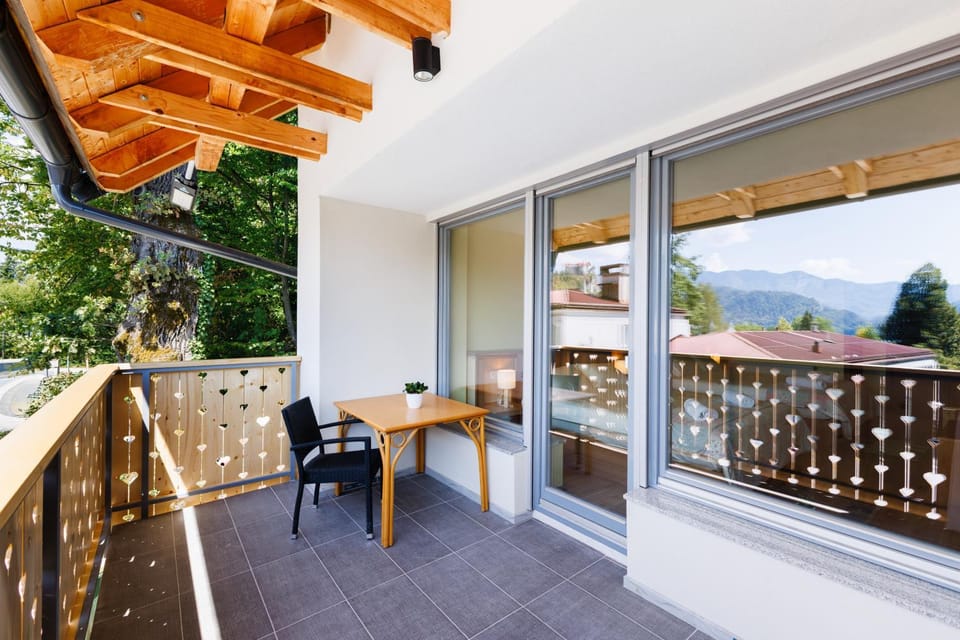 Patio, Day, Natural landscape, View (from property/room), Balcony/Terrace, Dining area, Mountain view